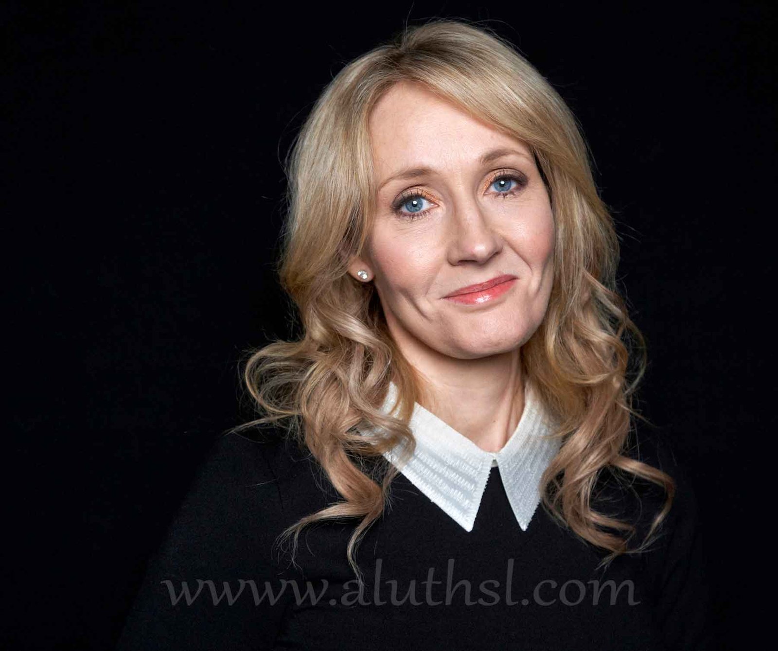 බිලියනපතියක වූ J. K. Rowling ගේ  කතාව